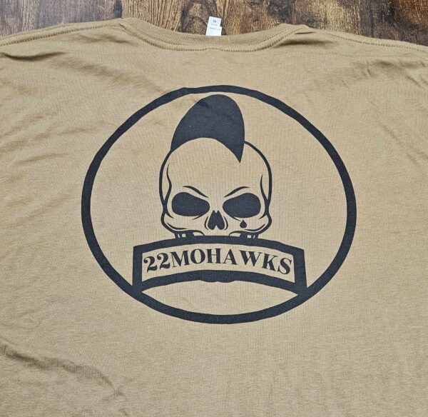 A t-shirt with a skull and the words " 2 2 mohawks ".